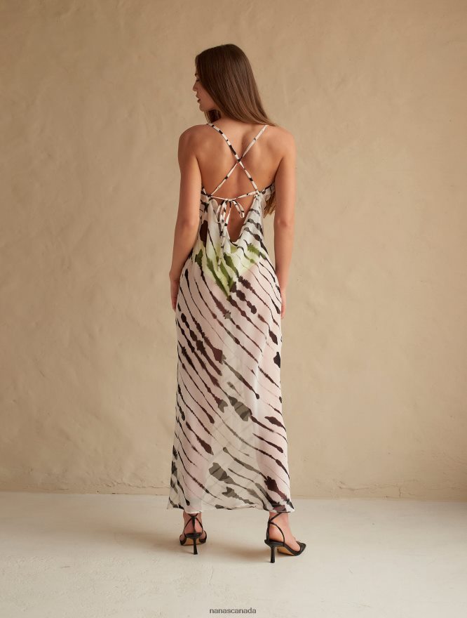 Nana's Canada Black & White Costella Beach V06HD2172