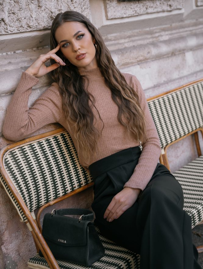 Nana's Canada Camel Maya Turtleneck V06HD2157